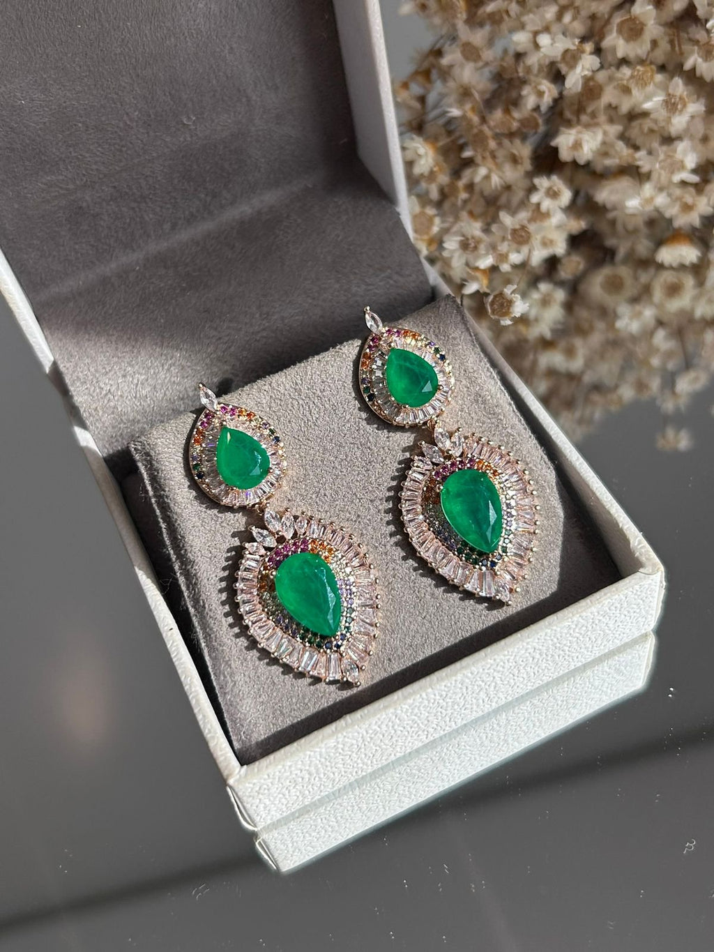 Conjunto de Brinco e Anel Verde Esmeralda Cravação Colorida