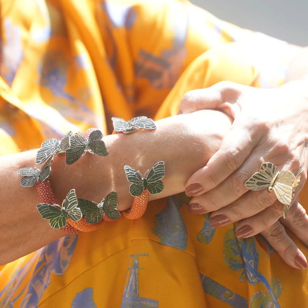 Bracelete Galuchat Marsala e Borboleta Verde